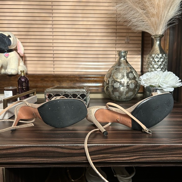 Schutz ALTINA EMBOSSED-LEATHER SANDAL
Size 7B - Picture 6 of 6